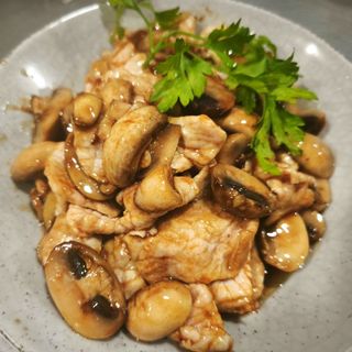 Cerdo Con Champiñones