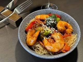 ЛОКШИНА ФУНЧОЗА З КРЕВЕТКОЮ ТА ТЕРІЯКІ СОУСОМ (310g)