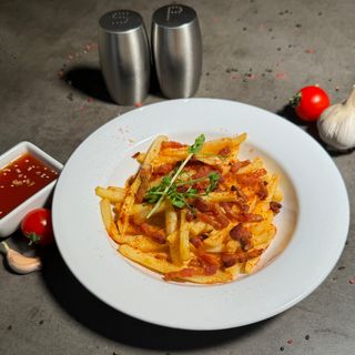 Картопля фрі з беконом та соусом Чедер