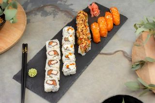 Arigato sushi mix 20 komada + Crispy shrimp + 2x Coca-Cola