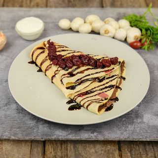 Palačinka sa Nutellom, plazma keksom i višnjom