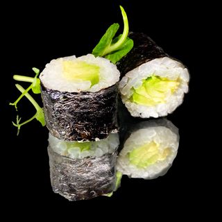 Макі з авокадо (110г)