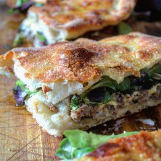 Pizza Rellena De Ensalada (8 Porciones)