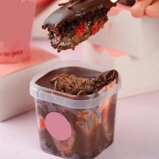 Tarta en Tarrina de Chocolate com Frutos Rojos