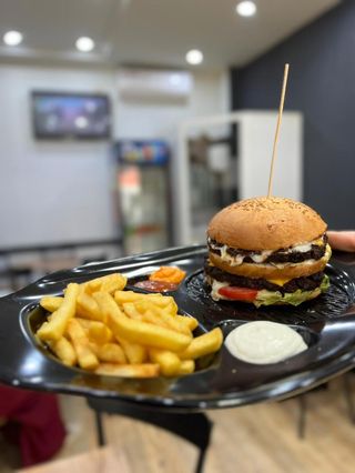 Burger Black Edition