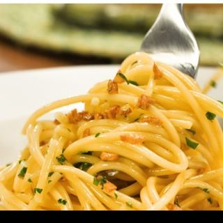 ESPARGUETE ALLO OLIO E PEPEROCINO