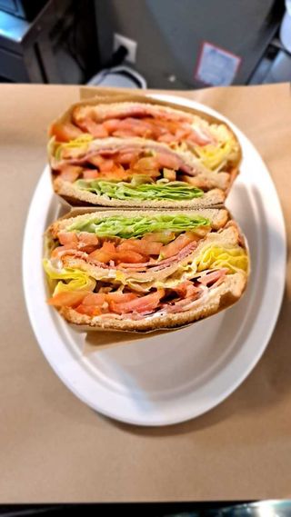 Sandwip BLT + patatas fritas