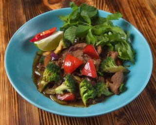 Яловичина з овочами (180/140г)