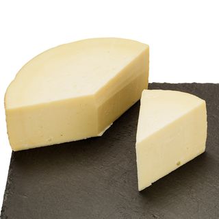 Provolone Dolce (cena Za 100 Gr. W Kawałku)