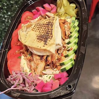 Hummus Shawarma Chicken Platter+ frites