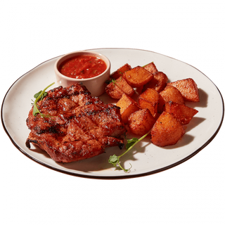 Стейк зі свинячої шиї з пататас бравас (340г)