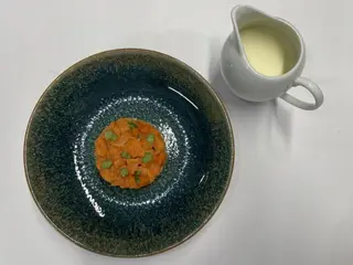 Фірмова окрошка з лососем (340г)