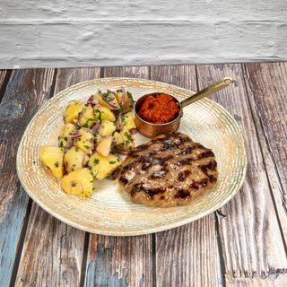 Гурманска Плескавица с Гарнитура (400г)