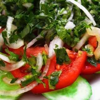 კიტრი და პომინდვრის სალათი