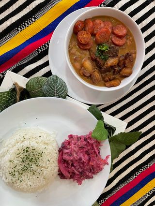 Frijolada (Chorizo y Chicharrón)