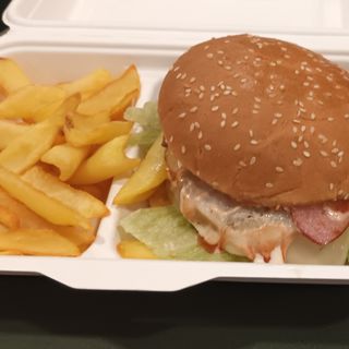 HAMBURGUESA DE LA CASA 
