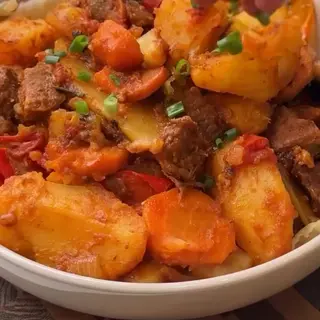 Картопля тушена зі свининою   (250г)