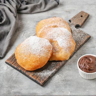 Պոնչիկ շոկոլադային կրեմով