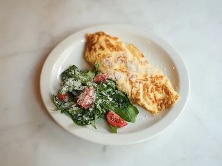 Омлет з моцарелою