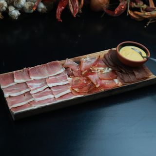 საქონლის აპოხტი, რაჭული და სვანური ლორი