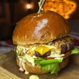 Бургер з курячою котлетою