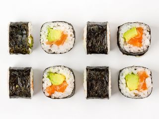 Макі з лосось-авокадо (150g)