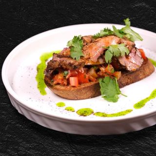 Брускетта с ростбифом (250 гр.)