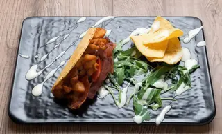 Taco con pollo e bacon