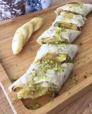Гезлеме з медом,бананом та лимоном/Ballı, muzlu ve limonlu gözleme