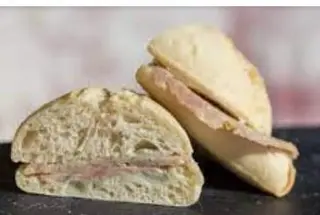 Montadito  de solomillo roquefort