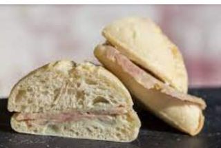 Montadito  de solomillo roquefort