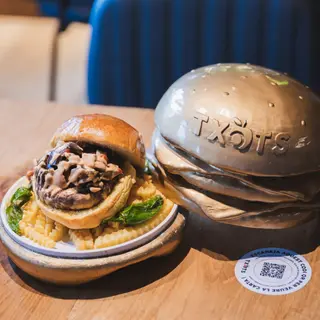 LA BLACK ANGUS