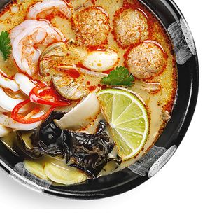 Суп Том Ям з фішболами та морепродуктами