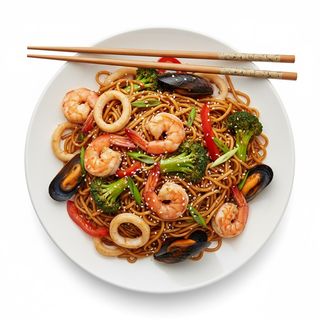 Spaghetti cinese con frutti di mare