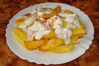 Пържени картофи със сос (250г)