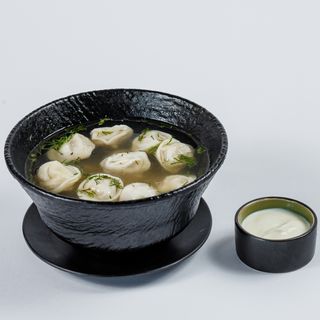Пельмени с бульоном
