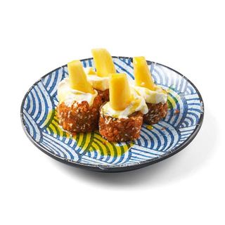 89 - Tempura de Salmón, Queso y Mango