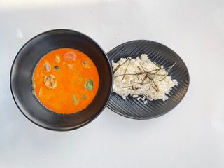 Том Ям с морепродуктами и рисом