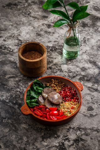 Овощная тарелка с казы.