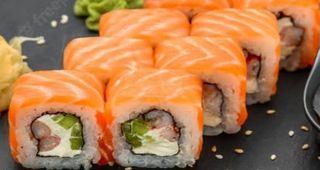 uramaki salmon y gamba