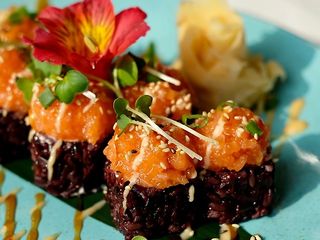 Рол Вулкан чорна Валькірія (3 варіанти) з Вугрем