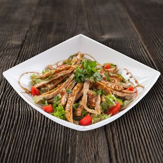 Теплий салат з куркою