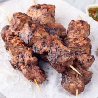 Pinchos a la parrilla de ternera