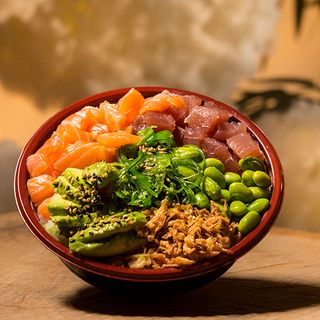 Salmón tuna crispy poke