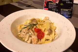 Фетучини с курицей и грибами