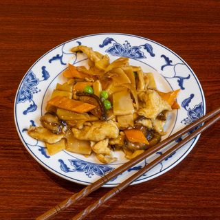 Piletina s bambusom i kineskim gljivama