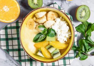 Творог с фруктами и йогуртом