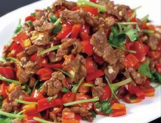 114. Manzo saltato con salsa piccante