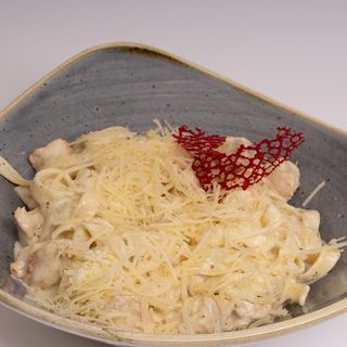 Tagliatelle sa ćuretinom i pesto sosom