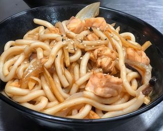Udon con salmón